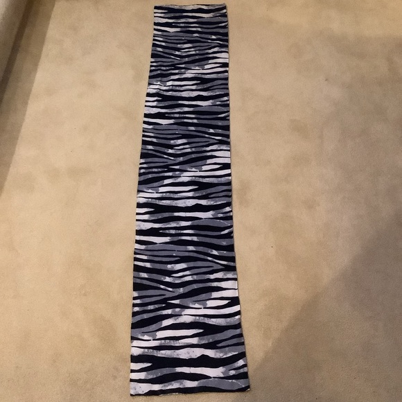 Talbots Rectangular Zebra Stripe Scarf - Picture 7 of 8